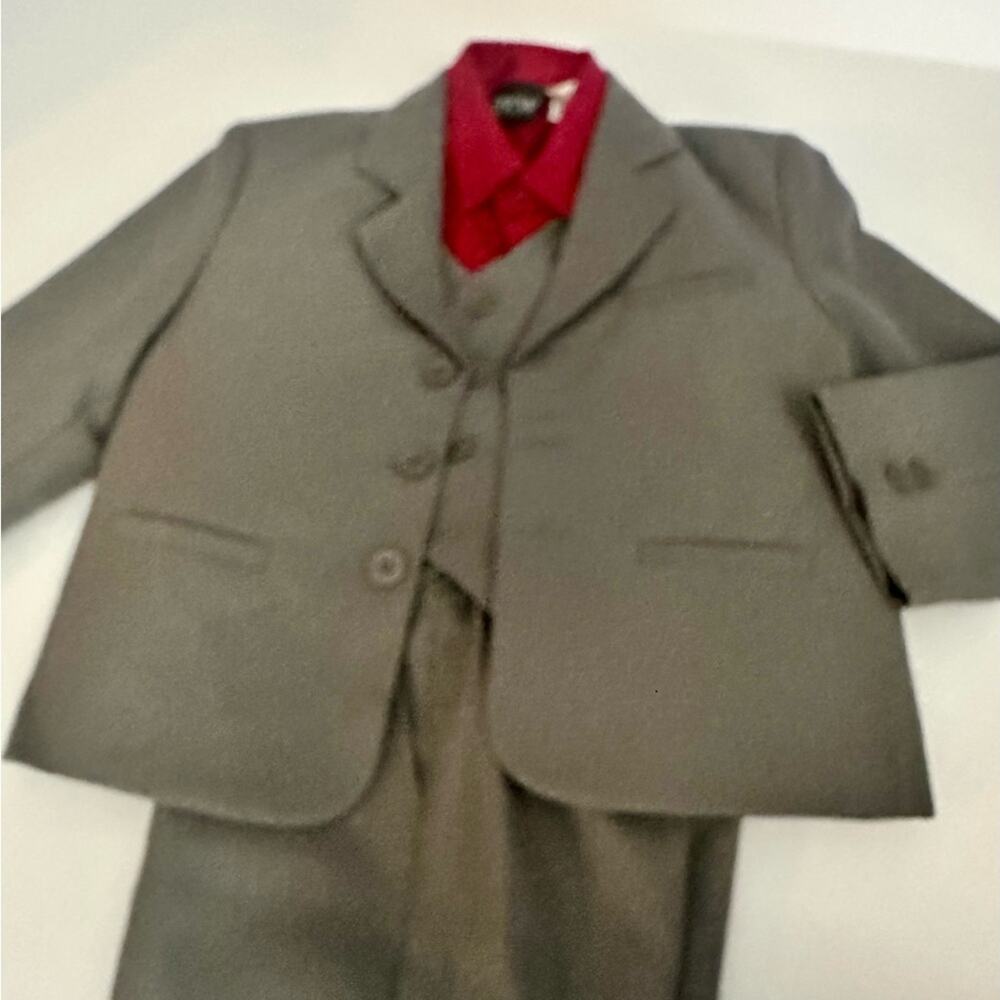 Peanut Butter Connection sold at Nordstrom Gray Suit with Red Shirt Kids sz 4